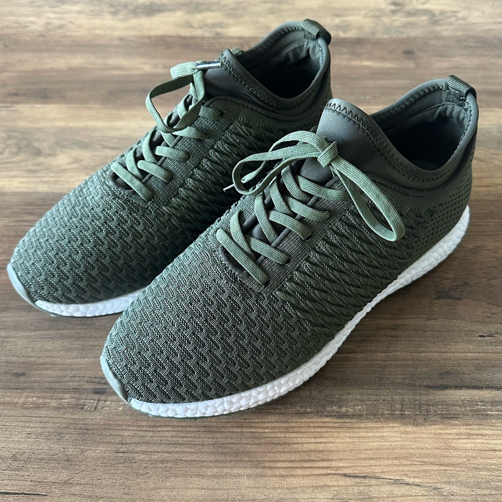 BLONDO Welina Waterproof Knit Sneakers Size 8M - Olive Green